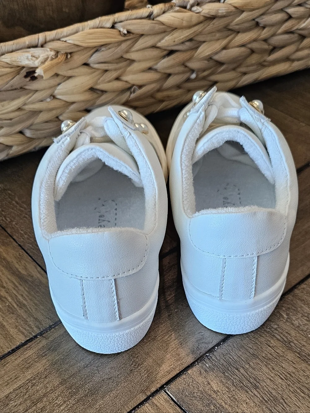 Copper Key White Leather Childrens Girl's Sneakers Shoes Pearl Accents Sz 2 & 5